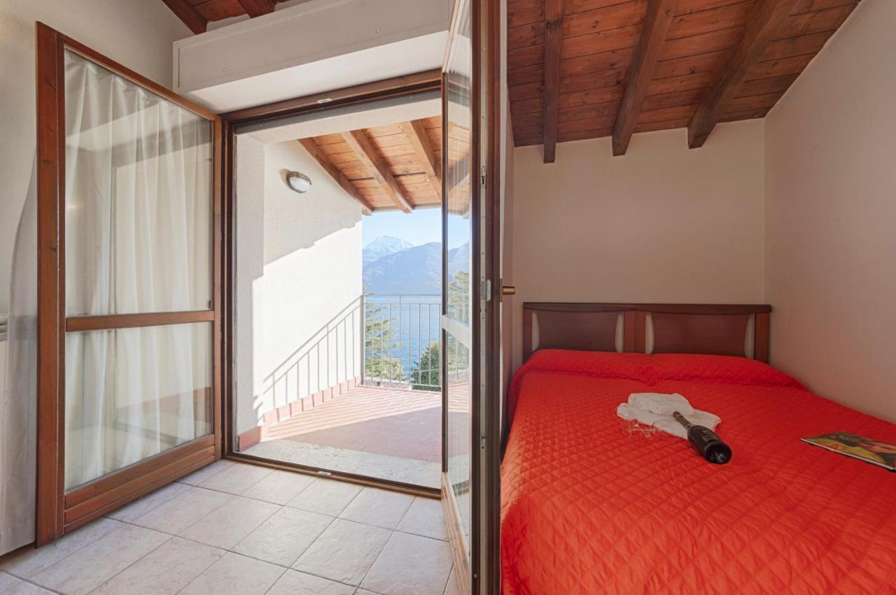 2-Bedroom Lakeview Apartment At The Lake Acquaseria Bagian luar foto