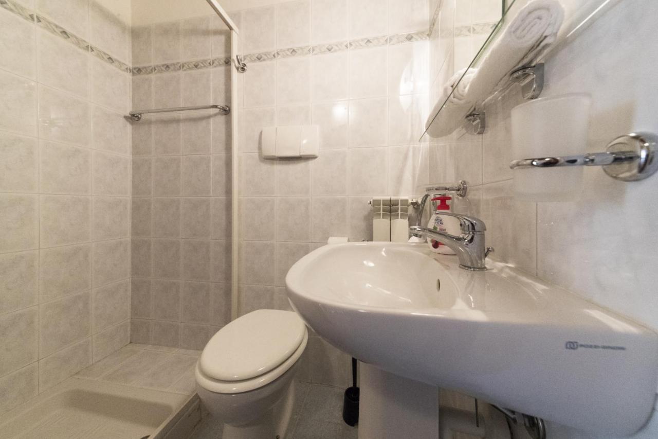 2-Bedroom Lakeview Apartment At The Lake Acquaseria Bagian luar foto