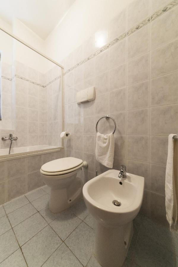 2-Bedroom Lakeview Apartment At The Lake Acquaseria Bagian luar foto