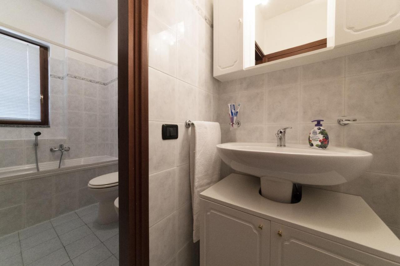 2-Bedroom Lakeview Apartment At The Lake Acquaseria Bagian luar foto