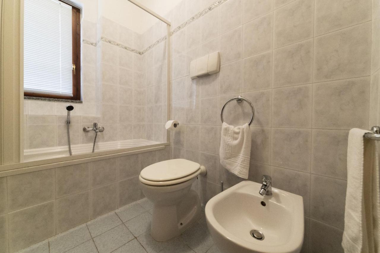 2-Bedroom Lakeview Apartment At The Lake Acquaseria Bagian luar foto